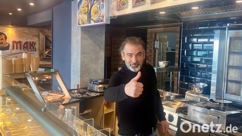 Marco Cakmak will mit "Mr. Shakmak" ein Franchise für Fast-Food-Restaurants mit türkischem Essen aufbauen. Die erste Filiale eröffnet in Weiden. Bild: Christine Strasser