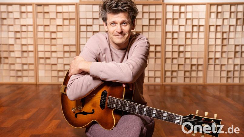 Norbert Schneider kommt mit seinem neuen Album „Ollas Paletti“ auf den Schafferhof in Neuhaus bei Windischeschenbach. Bild: Schafferhof/exb