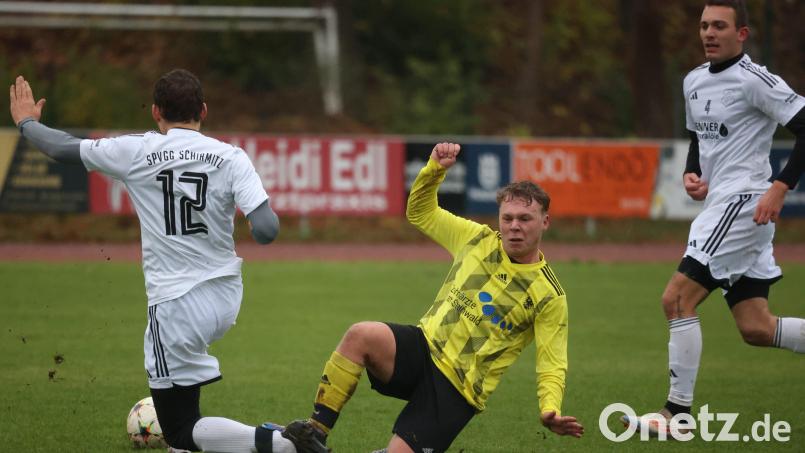 Josef Schönberger (Mitte) und der TSV Erbendorf haben beim FC Tremmersdorf eine ganz schwierige Aufgabe zu bewältigen. Die SpVgg Schirmitz ist dagegen daheim gegen den TSV Eslarn klar favorisiert. Archivbild: Dieter Jäschke