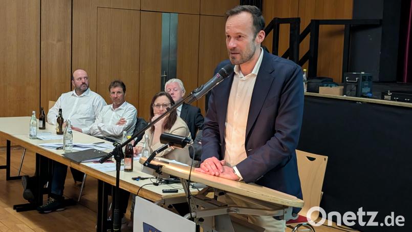 Stephan Lang bei seiner Vorstellungsrede in Tirschenreuth. Bild: Wolfgang Würth