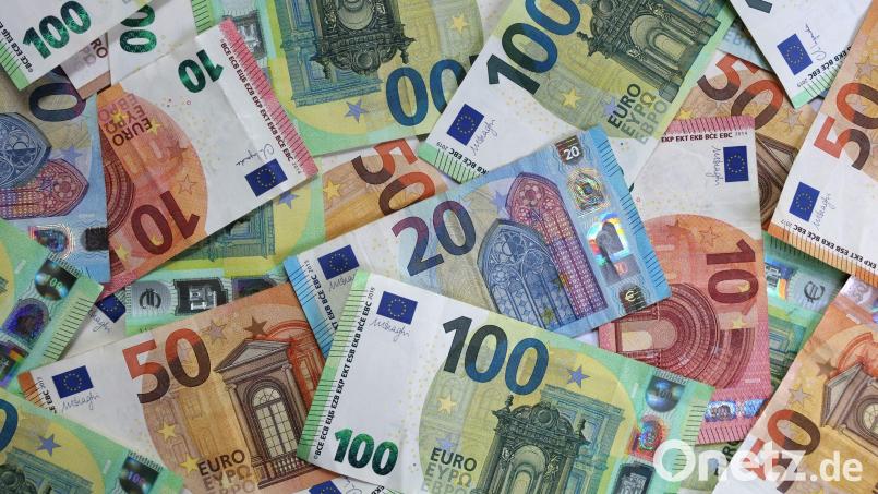 Der Moosbacher Haushalt schließt im Verwaltungshaushalt in Einnahmen und Ausgaben mit 9.336.100 Euro und im Vermögenshaushalt mit 8.843.200 Euro ab. Symbolbild: Karl-Josef Hildenbrand/dpa