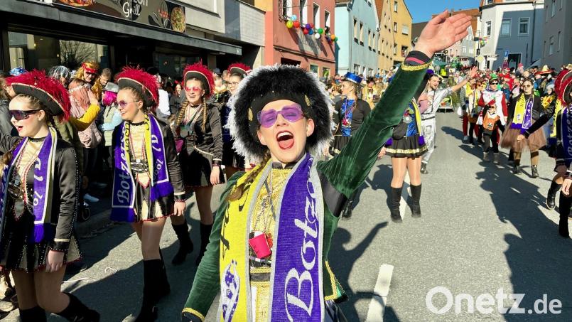 Der Faschingsverein Stammtisch Botzersreuth sorgte beim Neustädter Faschingszug für Stimmung. Bild: Gabi Schönberger