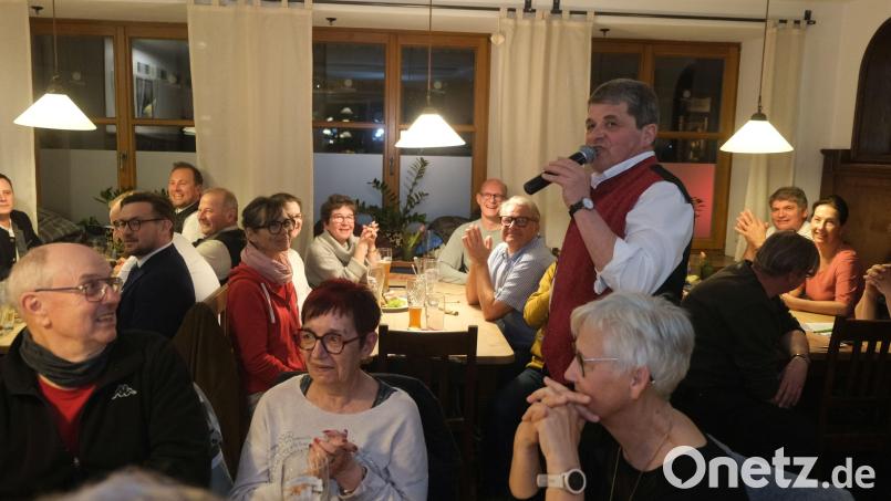 Josefifeier beim Winkler in Amberg: Mit witzigen Gstanzln unterhielt Humorist Bäff die Gäste. Bild: usc