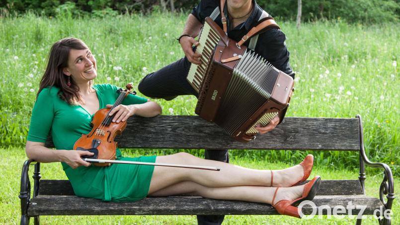 Marie-Josefin Melchior und Johann Zeller sind das Duo Klang-Zeit. Bild: Kathrin Borchertz/exb