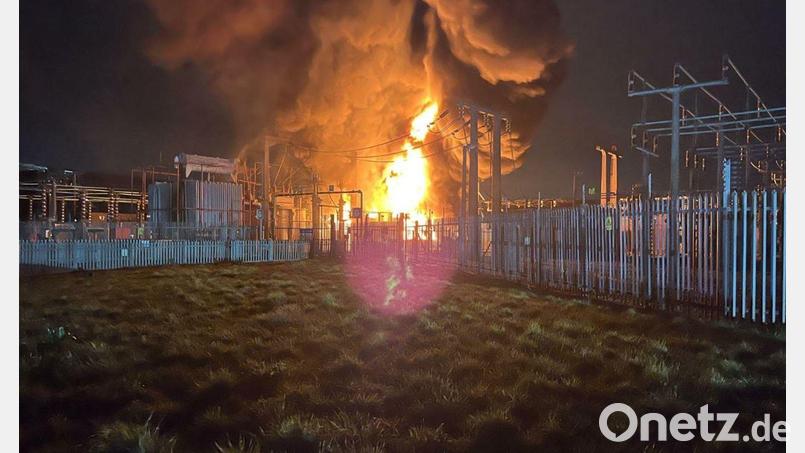Das Umspannwerk versorgte auch den Flughafen Heathrow. Bild: London Fire Brigade/PA Media/dpa