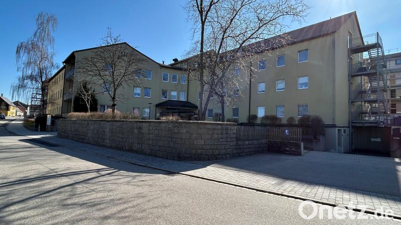 Im zweiten und dritten Obergeschoss des ehemaligen Krankenhauses in Vohenstrauß wird eine Kurzzeitpflegestation mit 24 Einheiten errichtet. Bild: ck