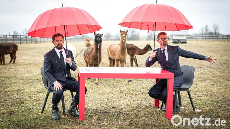 Joko Winterscheidt und Klaas Heufer-Umlauf moderieren ihre neue Show „Ein sehr gutes Quiz (mit hoher Gewinnsumme)“. Bild: Benedikt Müller/Joyn/dpa
