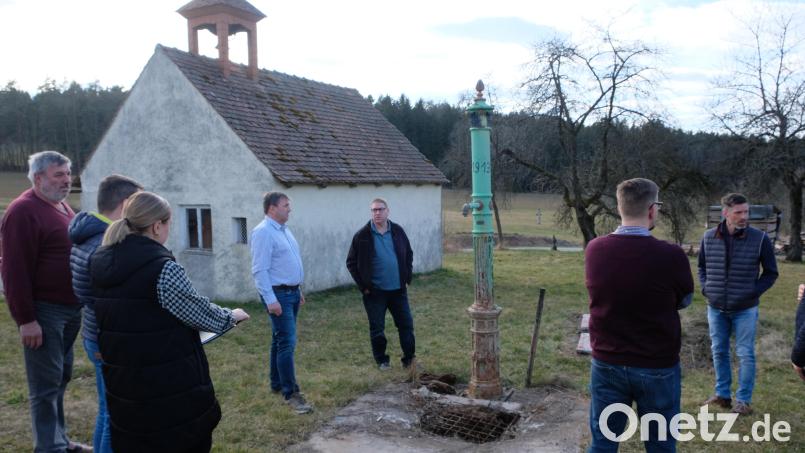 Plätschert es bald wieder im alten Metzlasreuther Dorfbrunnen von 1913? Der Bauausschuss des Kirchenthumbacher Marktgemeinderates scheint nicht abgeneigt. Bild: do