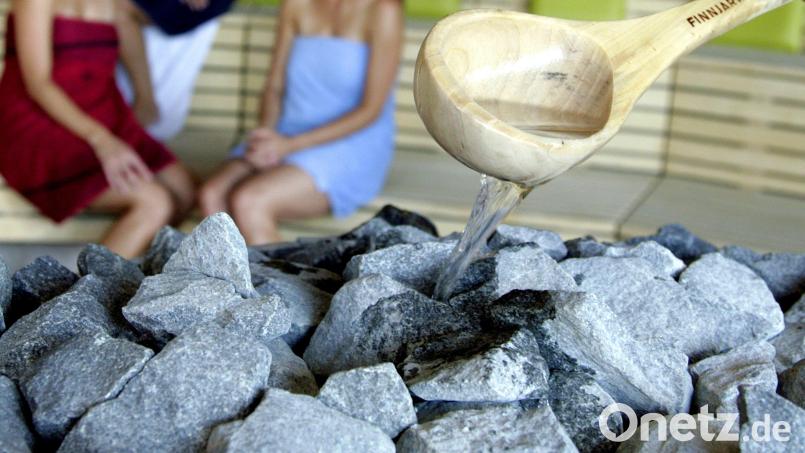 Der Strombezug fürs Sibyllenbad ab 2026 sorgte in der Frühjahrsversammlung des Zweckverbands für eine längere Diskussion. Vor allem für den Betrieb der Wellnesslandschaft mit den Saunen wird viel elektrische Energie benötigt. Symbolbild: Andreas Gebert/dpa