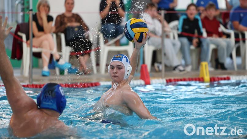 Paul Winter (Szene aus einem früheren Spiel) und die Weidener Wasserballer verloren in Nürnberg. Archivbild: Dieter Jäschke