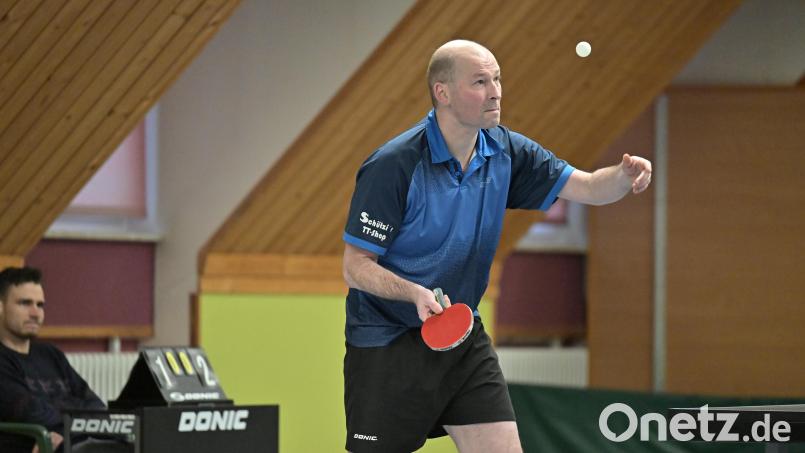 Markus Hummel und Tischtennis-Spieler des TTSC Kümmersbruck haben gegen die DJK Sparta Noris Nürnberg verloren und so einen entscheidenden Schritt in Richtung Meisterschaft verpasst. Bild: Hubert Ziegler