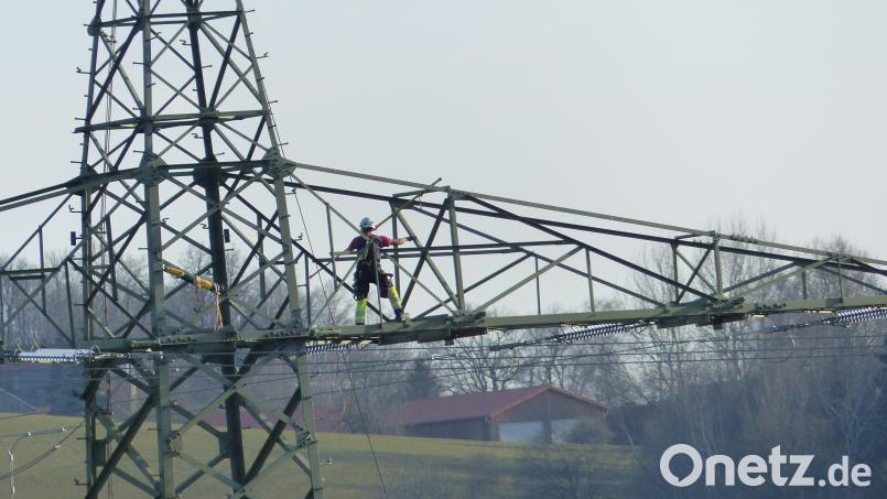 Hier wird der Masten gereinigt. Bild: sl
