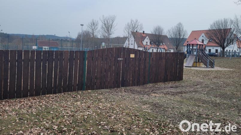 Das bereits umzäunte Vereinsgelände des Obst- und Gartenbauvereins liegt im Kreinzl direkt neben dem Spielplatz auf Höhe des Sportheims. Bild: jbe