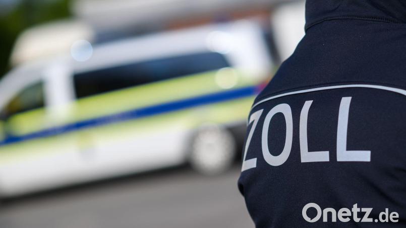 Das neue Zollamt Oberpfalz startet ab 1. April. Symbolbild: Julian Stratenschulte/dpa