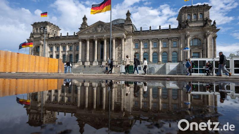 Der neue Bundestag konstituiert sich - die 21. Legislaturperiode beginnt. Bild: Monika Skolimowska/dpa