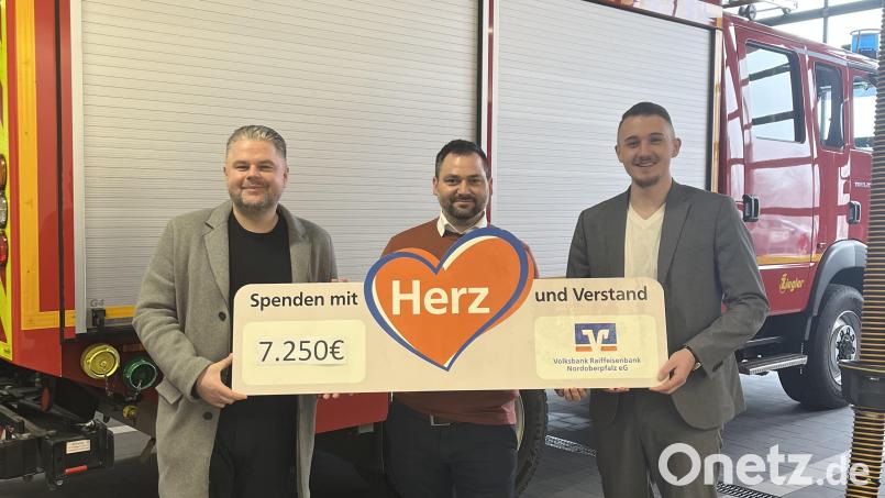 Freuen sich über die Unterstützung der Volksbank Raiffeisenbank Nordoberpfalz: Christian Arnold, Sebastian Hartl, Sandro Meier. Bild: Katja Ettl