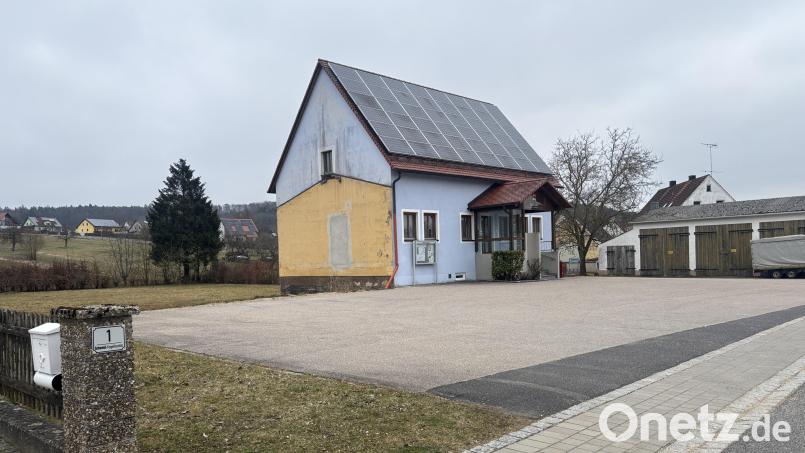 Hauptinvestition im Birgland ist die Anschaffung von Containern für eine eingruppige Kinderkrippe. Der Platz vor dem Schwender Rathaus ist einer von vier möglichen Standorten, über die wohl im April entschieden wird. Bild: ge