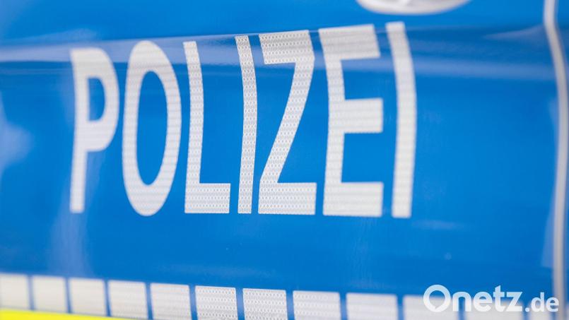 In Leuchtenberg sucht die Polizei einen Unbekannten, der sich unerlaubt von einem Unfallort entfernt hat. Symbolbild: Boris Roessler/dpa