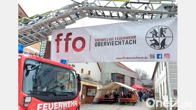 Gelungen ist die Auftaktveranstaltung zu „160 Jahre Feuerwehr Oberviechtach“ im Museumshof. Bild: lg