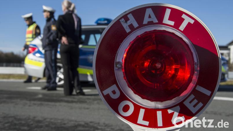 Beamte der Grenzpolizei Waidhaus haben bei Pleystein einen gesuchten Straftäter gestoppt. Symbolbild: Alexandra Stolze
