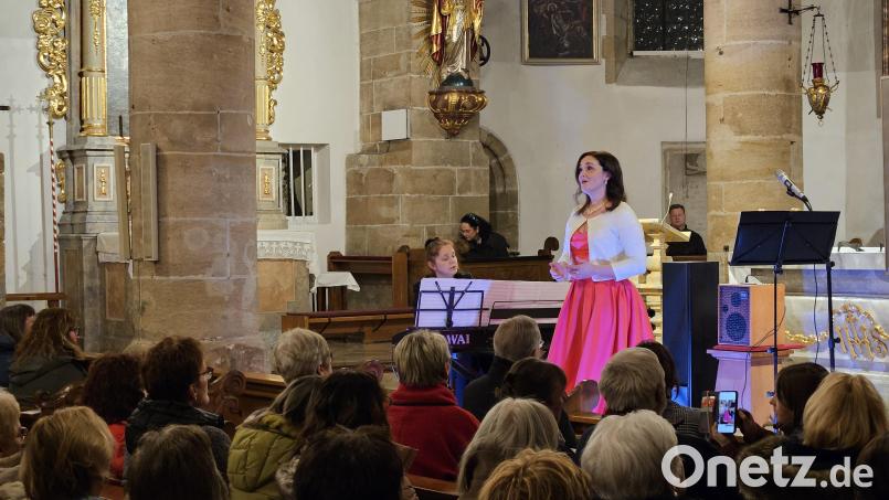 Das Konzert mit Teresa Hoerl und Christiane Klonz in der Kemnather Kirche war gut besucht. Bild: Carolin Böckl/exb