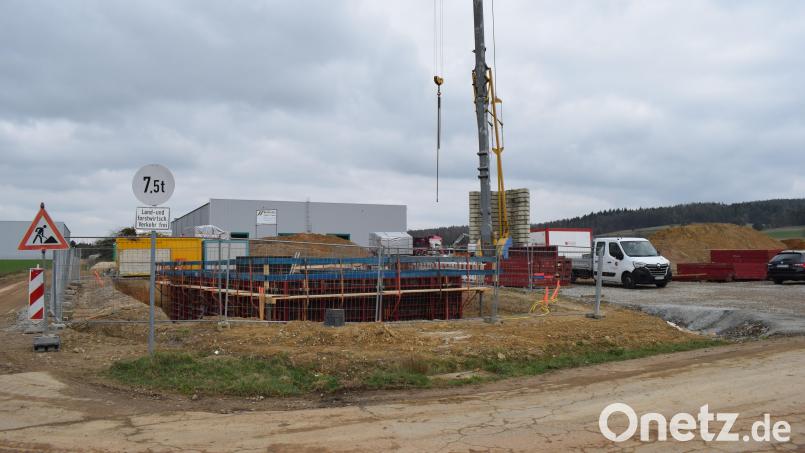 Die größte Einzelmaßnahme der Stadt Pfreimd ist die Erschließung des Gewerbegebietes &quot;Am Kalvarienberg&quot;. Die Arbeiten sollen noch in diesem Jahr abgeschlossen werden. Bild: bnr