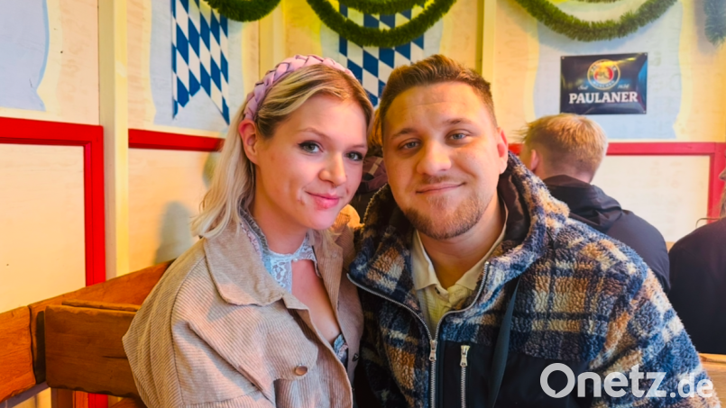 Nataly (links) aus Weiden gewinnt beim Antenne Bayern &quot;Urlaubsdings&quot;. Bild:  ANTENNE BAYERN Urlaubsdings Nataly aus Weiden