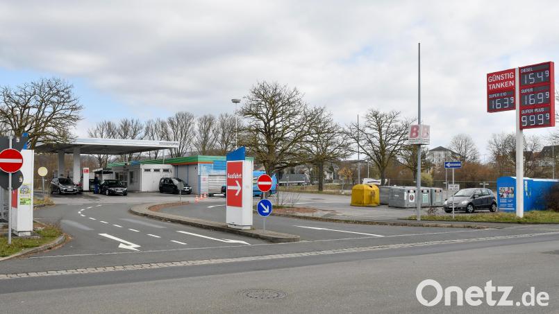Eine Diebesbande hat in Amberg und Umgebung an mehreren Tankstellen Alkohol, Zigaretten und Motoröl gestohlen. Vor dem Amtsgericht Amberg gab es am Donnerstag das Urteil. Bild: Petra Hartl