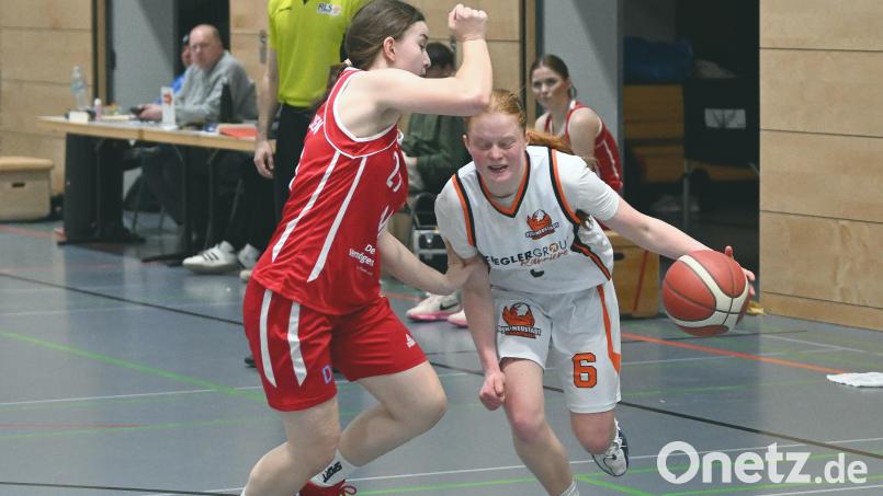 Augen zu und durch: DJK-Topscorerin Franzi Schulz (im Bild) und ihre Mitspielerinnen gehen hochmotiviert ins Derby gegen Regensburg. Bild: Tobias Schwarzmeier