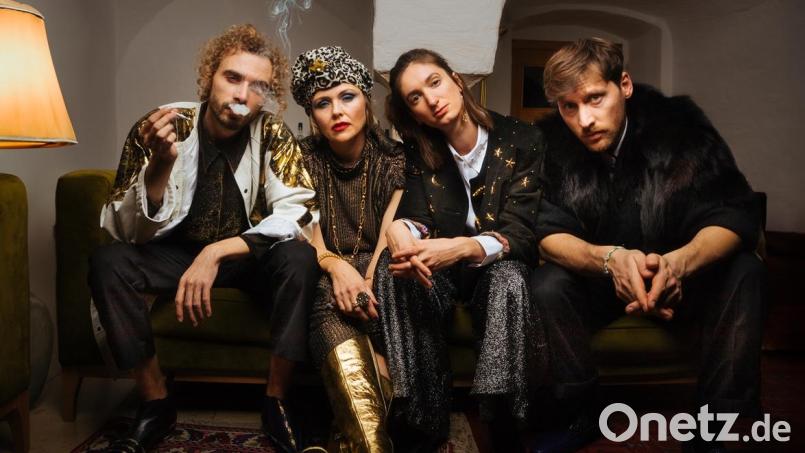 Die Nowak ist anders, eigenwillig und ein bisschen verschroben, aber das ist es, was ihre Musik so faszinierend macht. Bild: Philipp Heipeck/exb