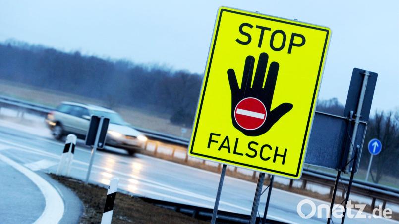 Ein 84-Jähriger begab sich in der Nacht zum Donnerstag auf eine gefährliche Irrfahrt auf der A 93. Symbolbild: Tobias Hase/dpa