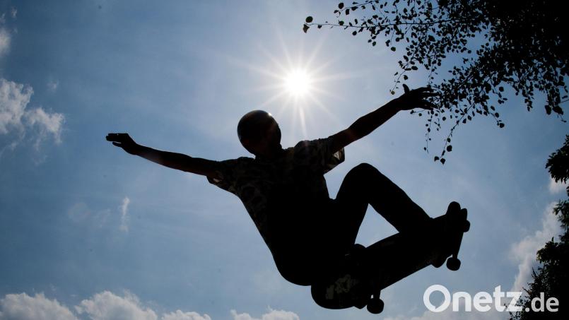 Die mobile Skateboard-Anlage der Kommunalen Jugendarbeit Amberg-Sulzbach ist wieder im Landkreis unterwegs. Symbolbild: Julian Stratenschulte