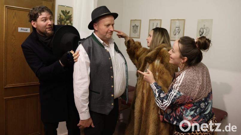 Die Proben beim Theaterverein Dieterskirchen laufen auf Hochtouren. Premiere ist am Ostersonntag, 20. April. Bild: Theaterverein Dieterskirchen/exb