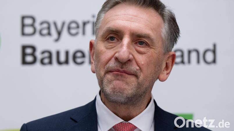 Günther Felßner, Präsident des Bayerischen Bauernverbands, gibt eine persönliche Erklärung ab. Der Wunschkandidat von CSU-Chef Söder will nicht Bundesagrarminister werden. Bild: Sven Hoppe/dpa