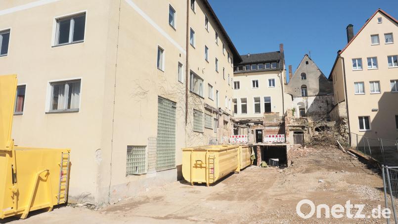 Der Abriss des hinteren Teils des ehemaligen Hotels Goldner Löwe gehört vorerst zu den letzten städtebaulichen Maßnahmen in Auerbach, weil die Haushaltslage zu Einsparungen zwingt. Bild: kek