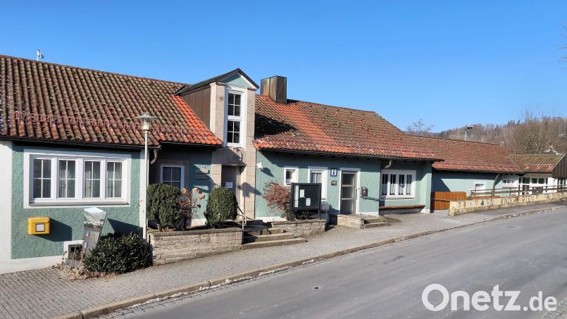 Der Umbau des alten Rathauses (links im Bild) mit Eingliederung in das Kinderhaus (rechts im Bild) ist im ersten Bauabschnitt im Haushaltsplan 2025 mit 500.000 Euro angesetzt. Bild: bsc