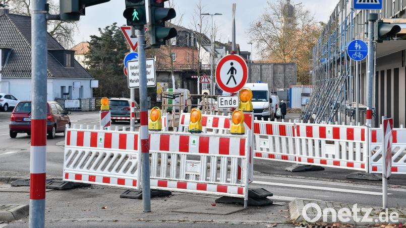 Der Geh- und Radweg an der Regensburger Straße in Amberg war bereits im November gesperrt (Bild), jetzt gibt es an anderer Stelle wieder eine Sperre wegen eines Baugerüsts. Symbolbild: Petra Hartl