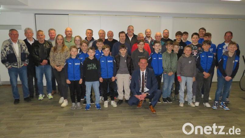 Die ausgezeichnet Sportlerinnen und Sportler bei der Ehrung im Sportzentrum Bild: adj