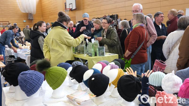 Der Frühjahrsmarkt der Interessensgemeinschaft &quot;Oberpfälzer Bauernmarkt&quot; erlebt wieder den erwarteten Andrang. Bild: Hirsch
