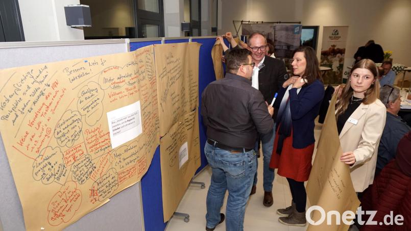 An einer großen Plakatwand wurde das Ergebnis des Workshops sichtbar gemacht. Die Auswertung erfolgt in den kommenden Wochen. Bild: bkr