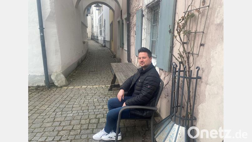 Marc Rothballer mag das Rosengäßchen in Weiden. Der Autor hat aber auch erforscht, dass der romantisch anmutende Name in die Irre führt. Bild: Christine Strasser