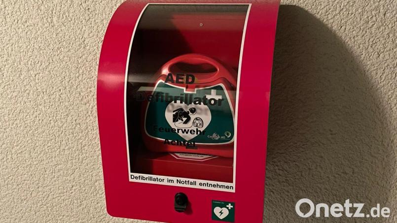 Der kürzlich gestohlene Vilsecker Defibrillator ist wieder da. Symbolbild: lei