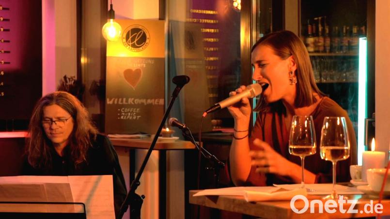 Gastgeberin Diana Laden und Pianist Toby Mayerl gehören zum Line-up bei „Coffee: Music: Repeat". Archivbild: Mercedes Mayerl