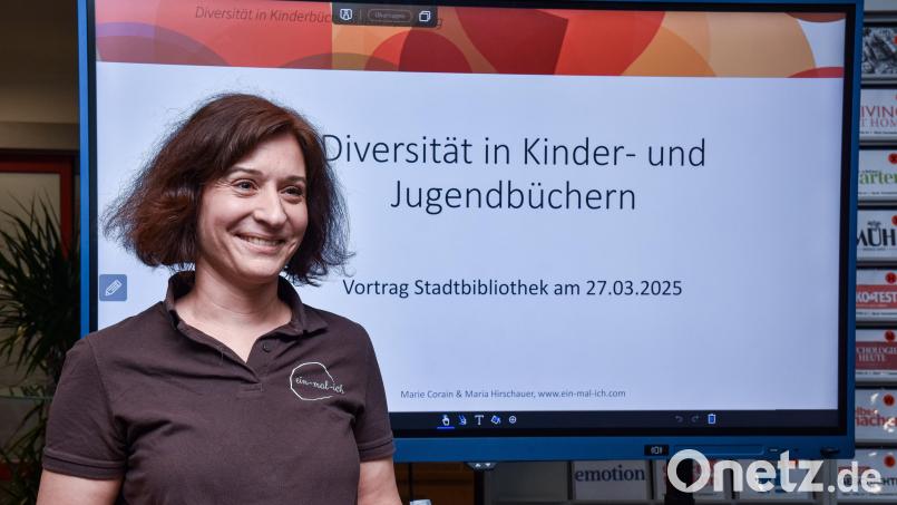 Internationalen Woche gegen Rassismus, Diversität in Kinder- und Jugendbüchern: Hierzu gab es einen Vortrag für Eltern, Großeltern und pädagogische Fachkräfte in der Stadtbibliothek Amberg. Maria Hirschauer, eine der Referentinnen, ist promovierte Pädagogin. Bild: Stephan Huber