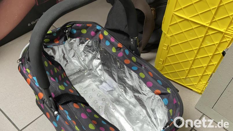 In den mit Alufolie präparierten Körben fanden sich Parfums im Wert von 1300 Euro. Bild: Polizeiinspektion Schwandorf/exb