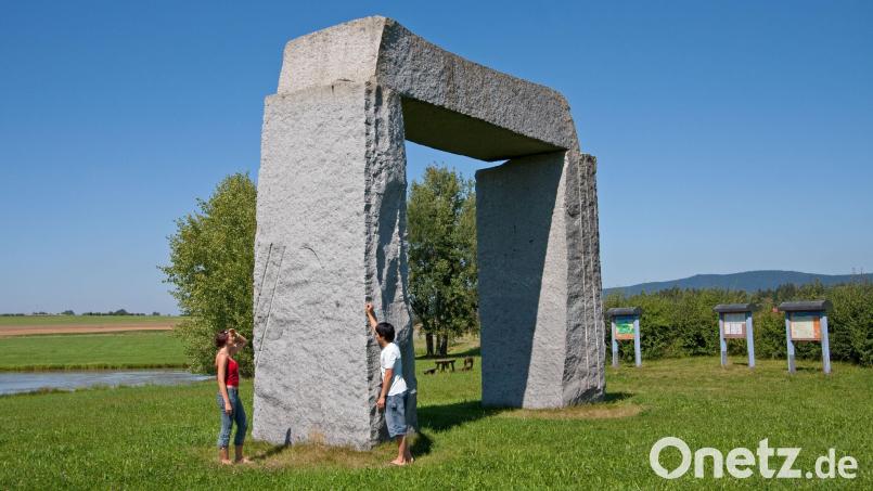 Ein Stück Stonehenge gibt es in Kulz zu bestaunen. Bild: Oberpfälzer Wald, Stefan Gruber