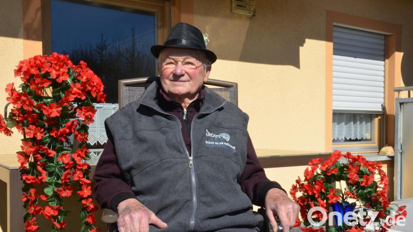 Mit Adolf Danzer feiert heute ein waschechter Vohenstraußer seinen 85. Geburtstag. Er darf deshalb am Mittwoch viele Hände schütteln. Bild: dob