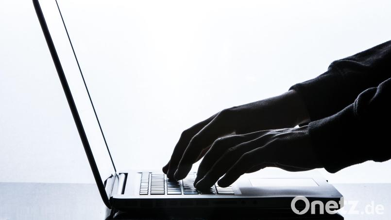 Betrüger stahlen Daten eines Handwerksbetriebs im Landkreis Amberg-Sulzbach. Symbolbild: Silas Stein/dpa