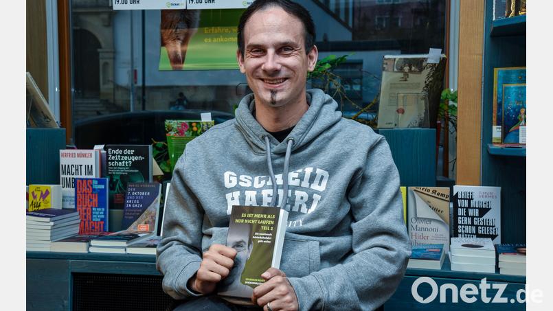 &quot;Es ist mehr als nur nicht laufen&quot; war der Titel der Buchvorstellung mit Johannes Maier in der Buchhandlung Volkert in Sulzbach-Rosenberg. Bild: Stephan Huber
