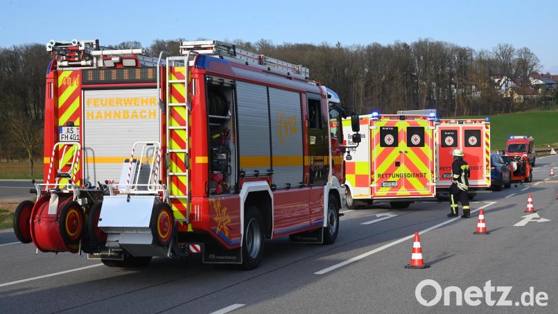 Drei Verletzte gab es am Mittwoch bei einem Unfall mit drei beteiligten Autos auf der B 14 bei Gebenbach. Bild: gf